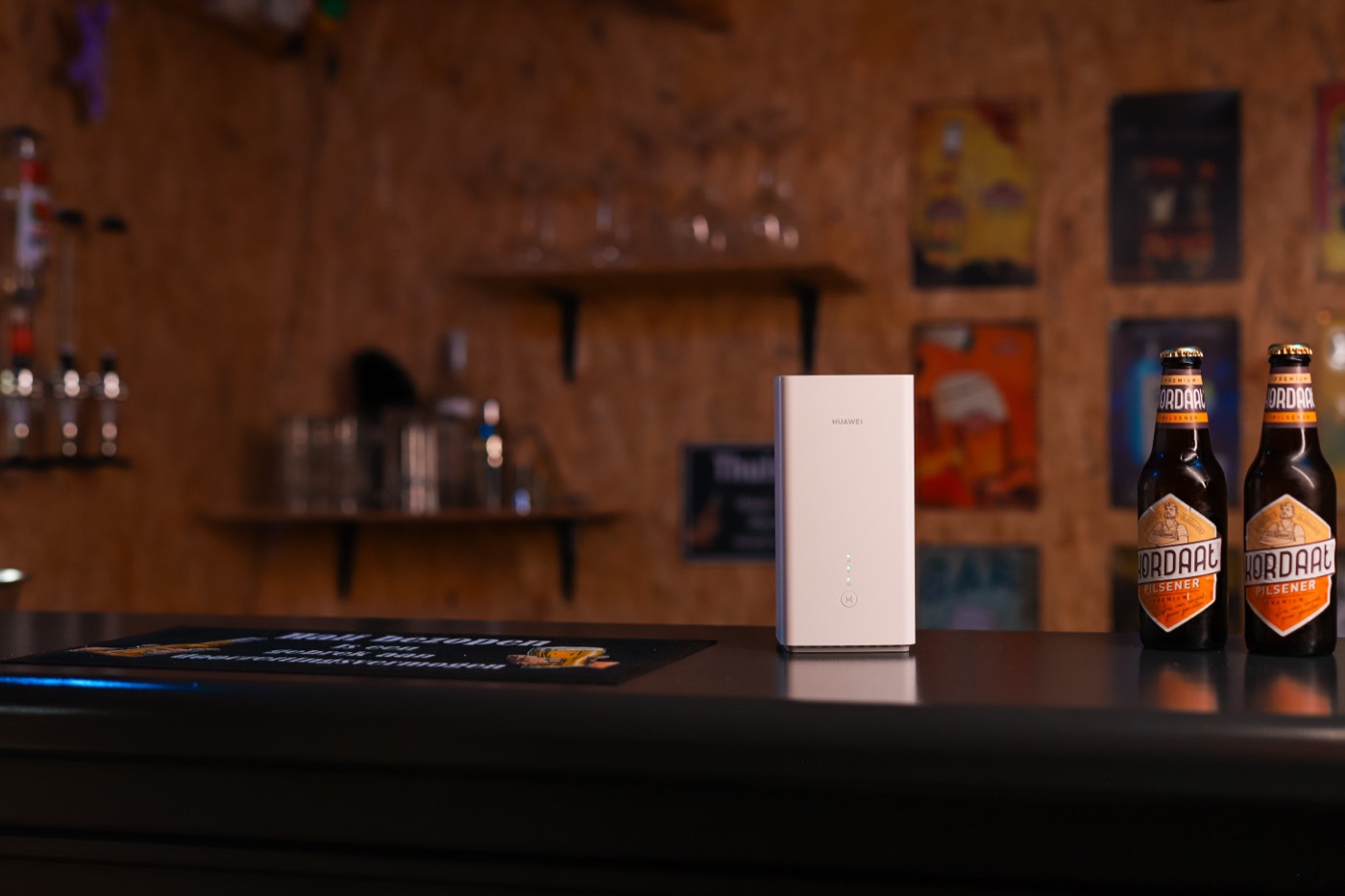Het modem op de bar van een strandtent